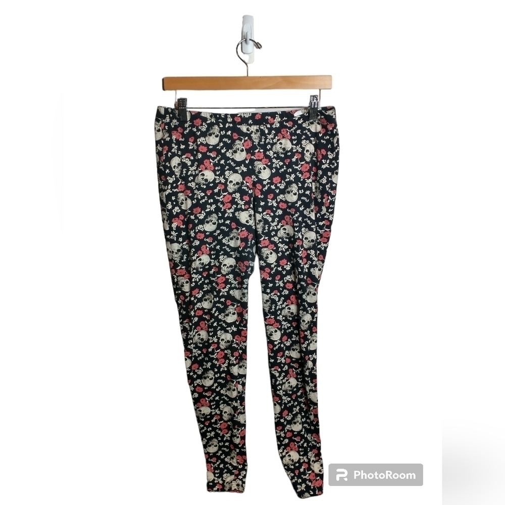 Torrid Black Skull Floral Leggings, full length, size 1, goth